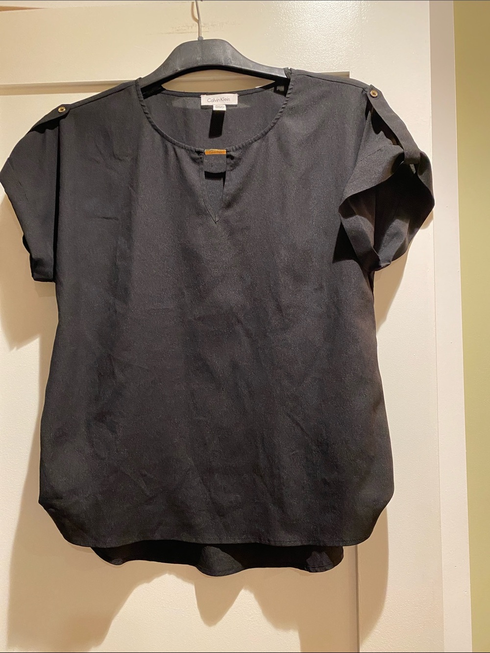 Calvin Klein Black Short Sleeve Notch-Neck Blouse. Size Lg